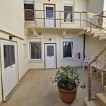 F2 5b *